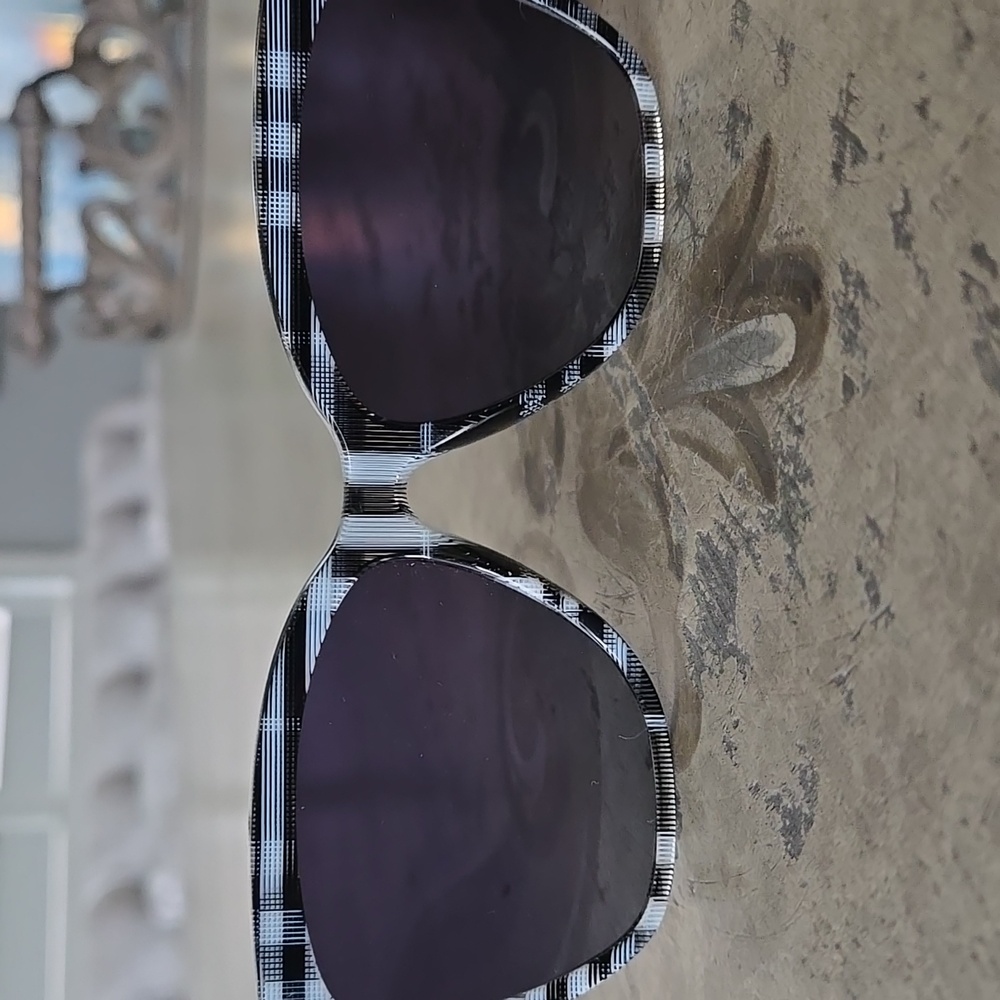 Burberry Black and White Checkered Eyewear - Picture 15 of 15